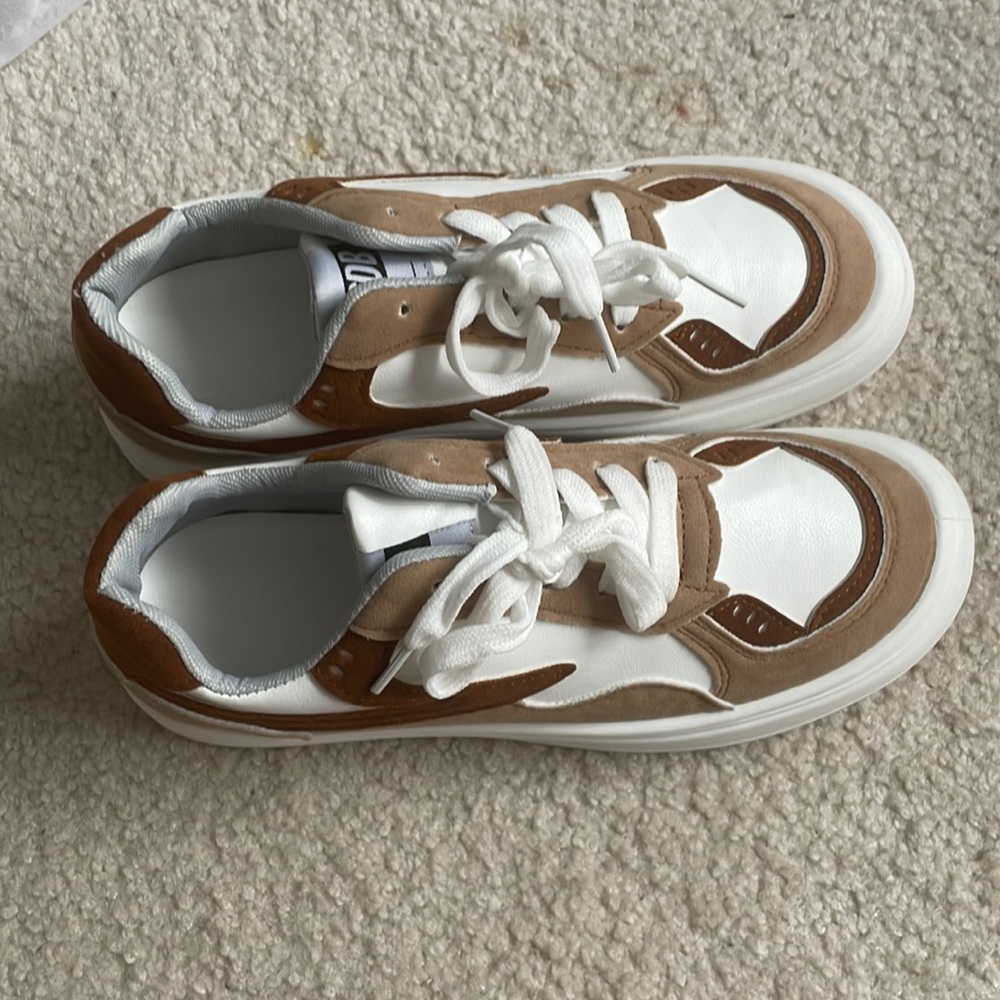 Colorblock Lace-up Skate Shoes- Size US Women’s 8